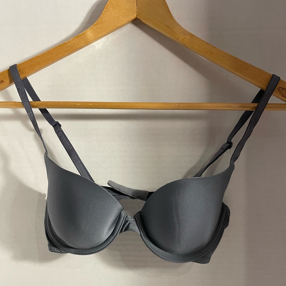 Victoria’s Secret 32C bra
